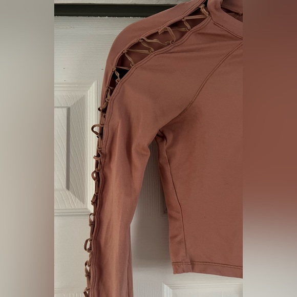 Alo shirt with sleeves size XS - Picture 2 of 5